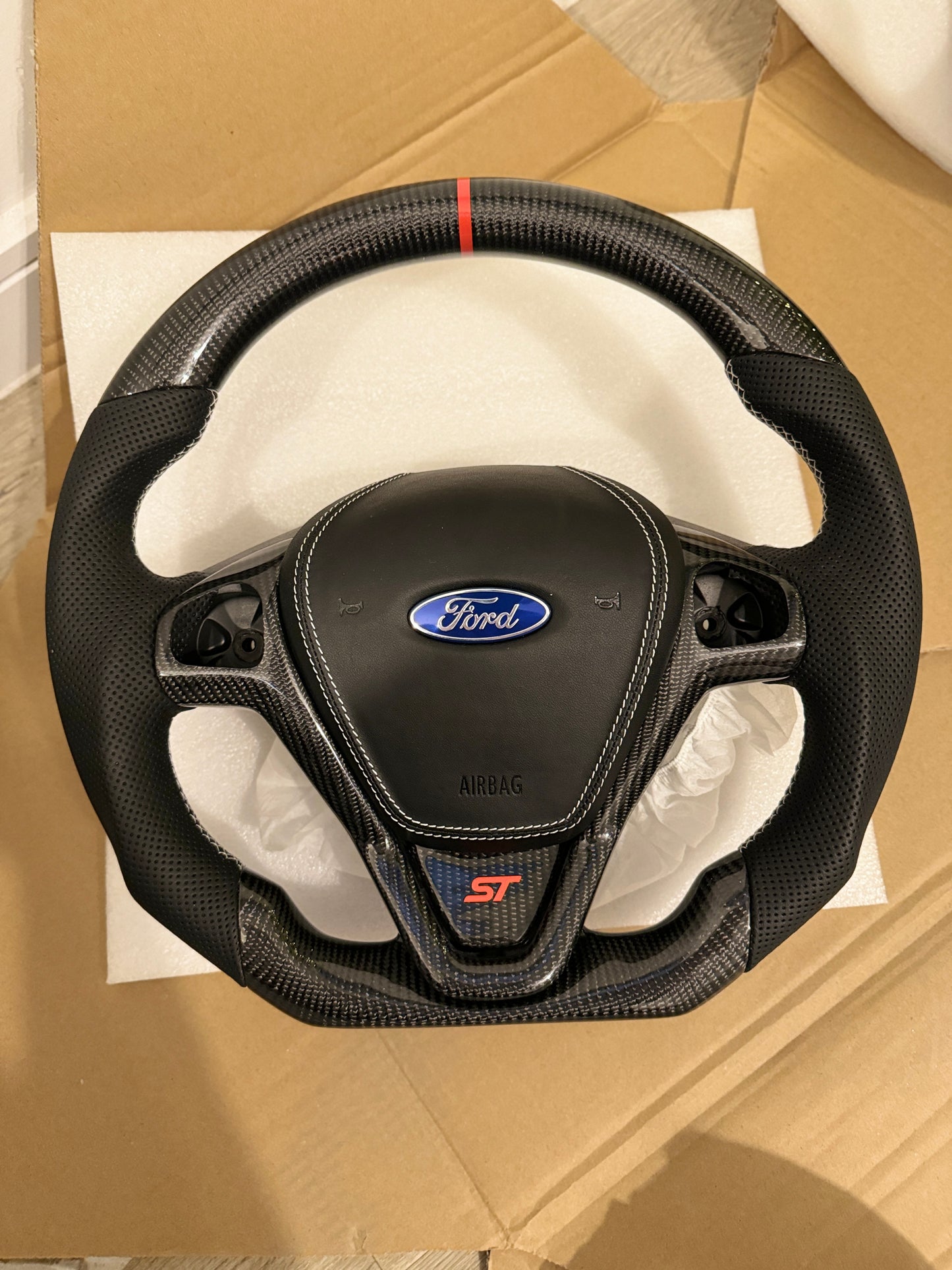 FORD FIESTA MK7 / 7.5 GENUINE CARBON FIBRE CUSTOM STEERING WHEEL
